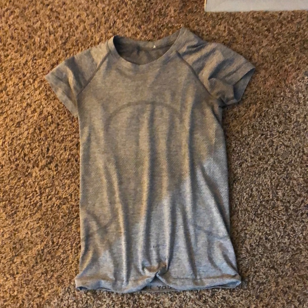 LULU SWIFTY SHIRT- Gray, size 4, great condition